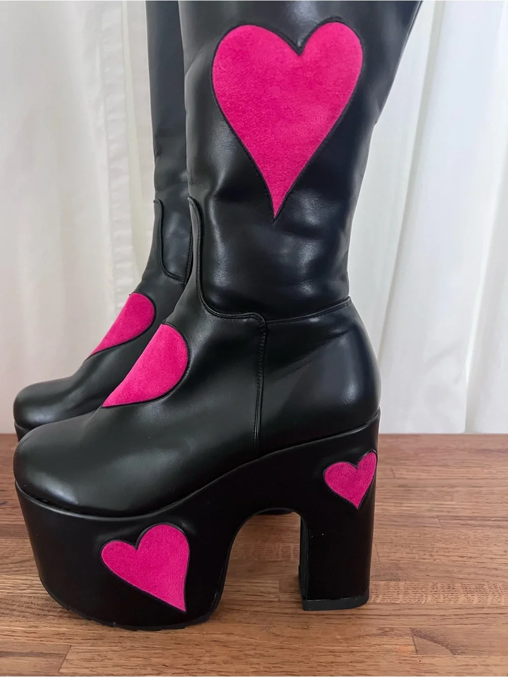 La Moda statement knee